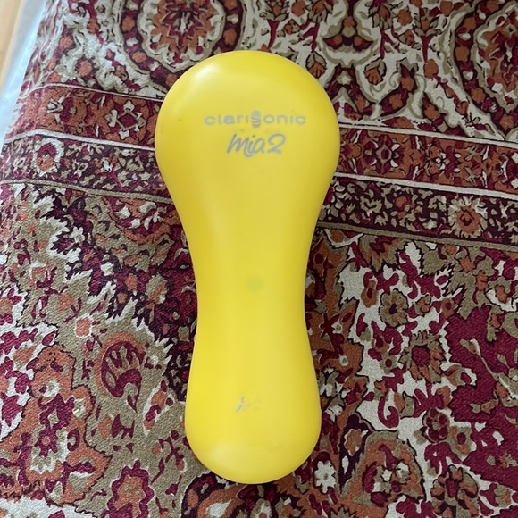 Clarisonic Mia 2 Special Goop Edition Yellow - Picture 2 of 3